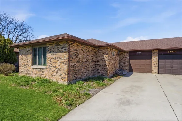 $259,000 | 227 Hillcrest Avenue, Unit A, Yorkville, IL 60560