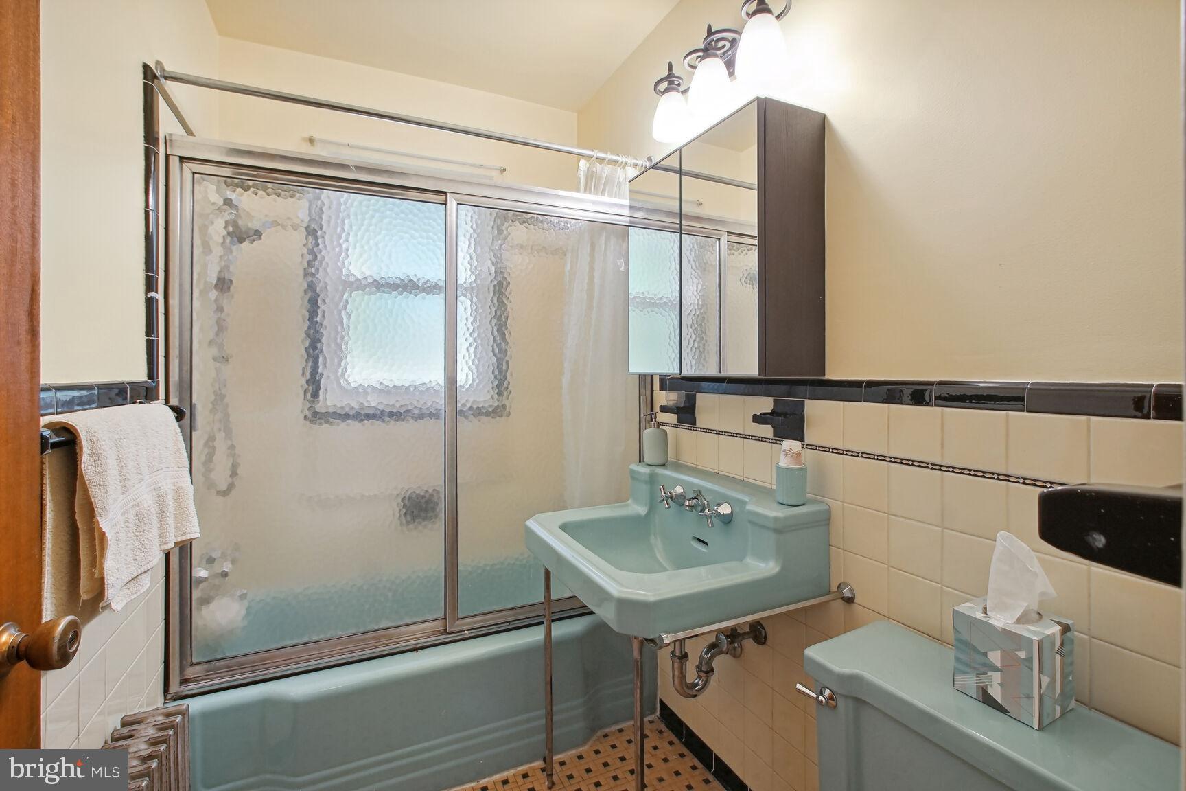 3420 Chatham Road Hyattsville, MD 20783 - Photo 21 of 37 First Floor Full Bath