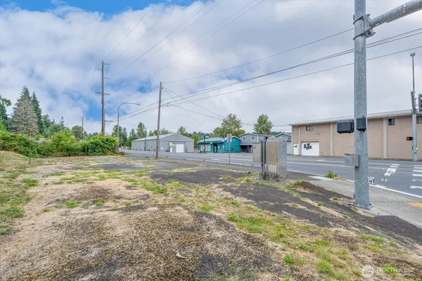 $200,000 | 809 Westside Highway, Longview, WA 98632