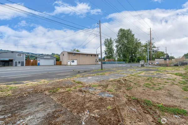 $200,000 | 809 Westside Highway, Longview, WA 98632