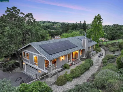 $1,679,000 | 975 Calle Verde, Martinez, CA 94553