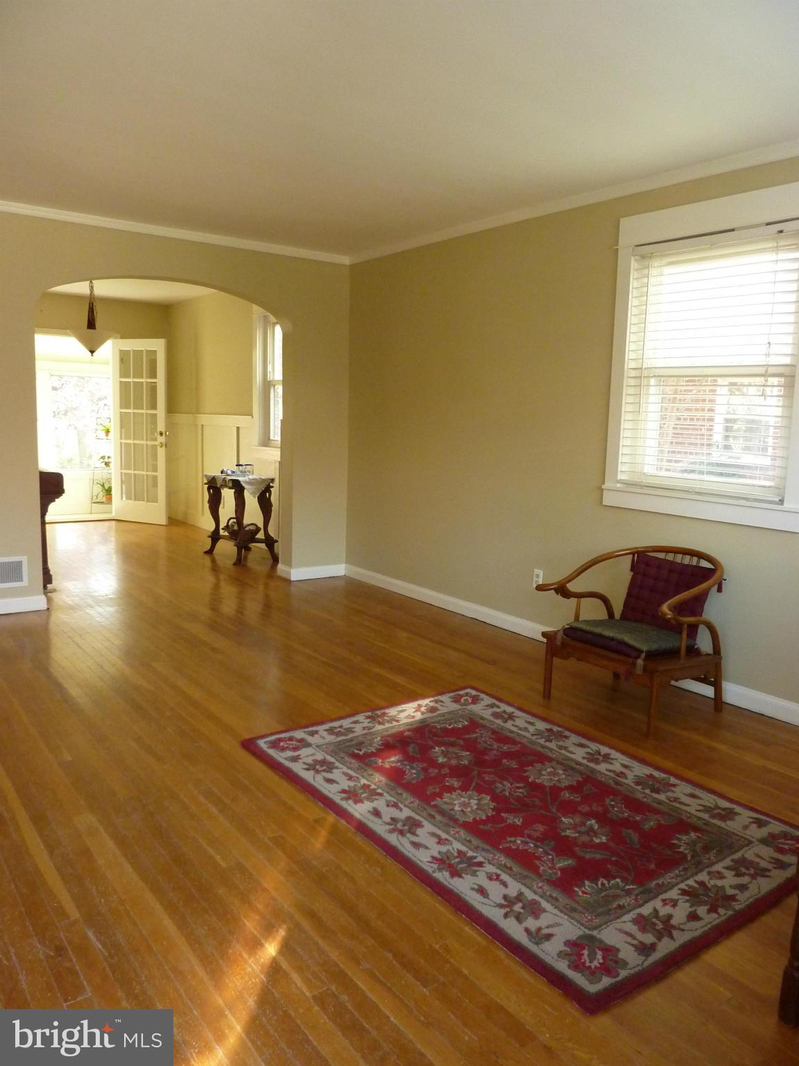 11937 Andrew Street Silver Spring, MD 20902 - Photo 2 of 25 Bright Living Room
