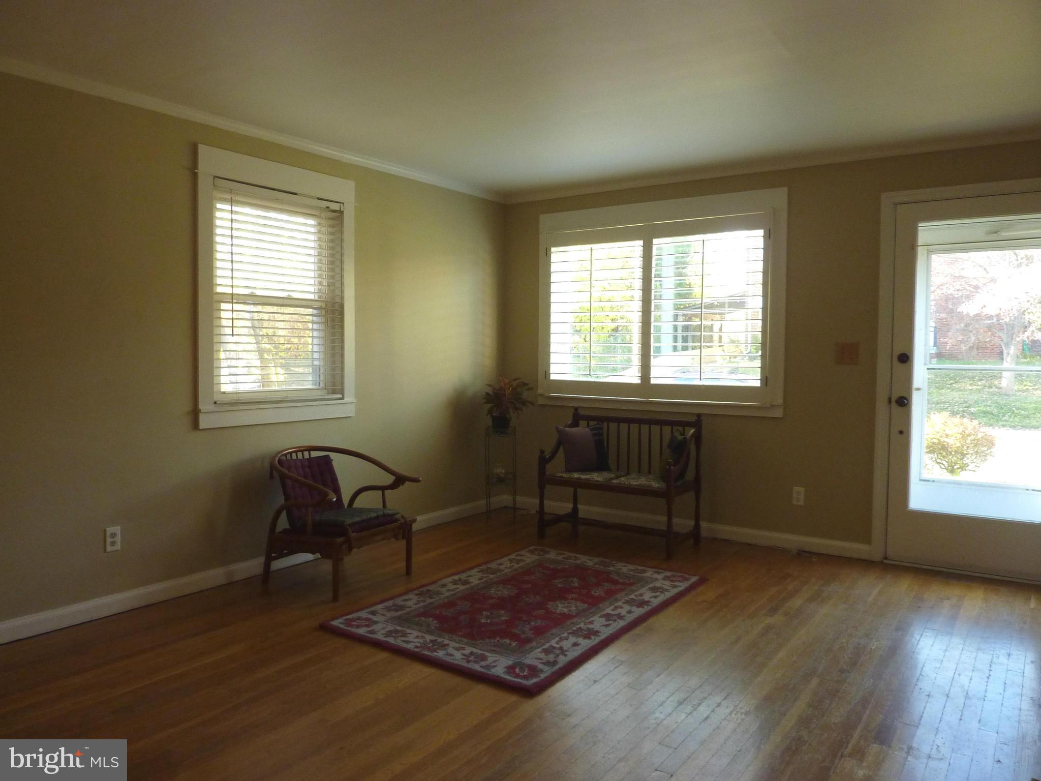 11937 Andrew Street Silver Spring, MD 20902 - Photo 3 of 25 Welcoming Living Room