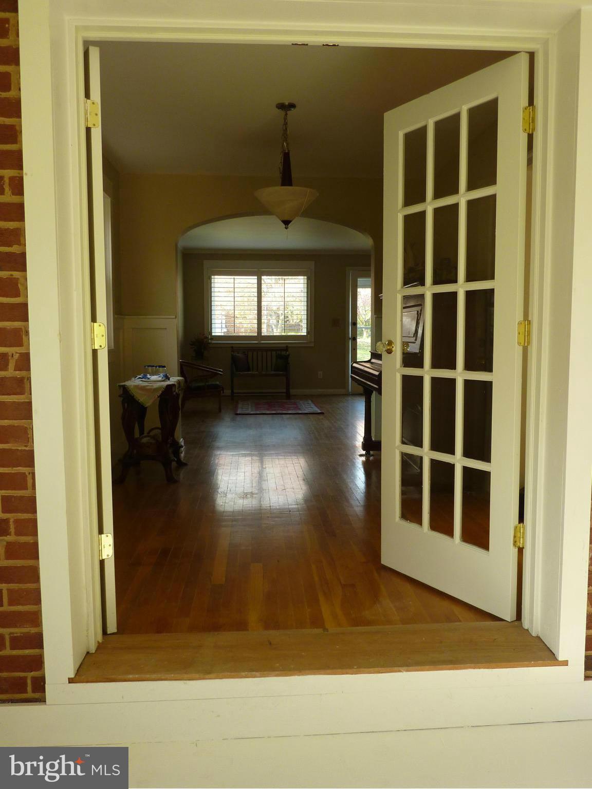 11937 Andrew Street Silver Spring, MD 20902 - Photo 7 of 25 Open Sight-lines Throughout