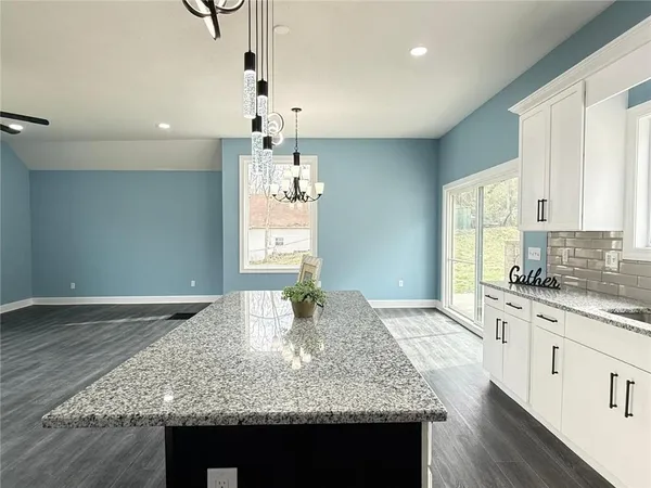 $349,500 | 2538 Roe Lane, Kansas City, KS 66103