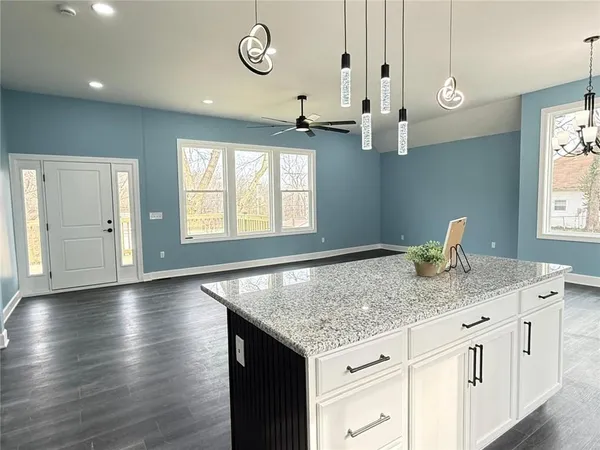 $349,500 | 2538 Roe Lane, Kansas City, KS 66103