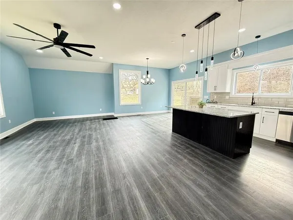 $349,500 | 2538 Roe Lane, Kansas City, KS 66103