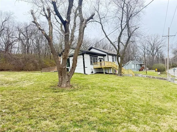 $349,500 | 2538 Roe Lane, Kansas City, KS 66103