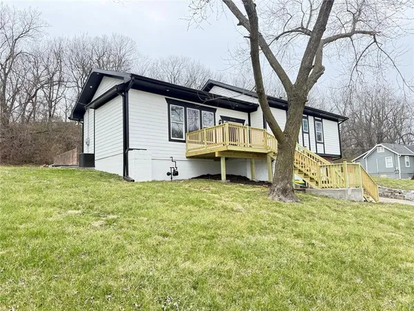 $349,500 | 2538 Roe Lane, Kansas City, KS 66103