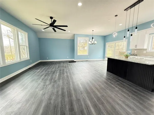 $349,500 | 2538 Roe Lane, Kansas City, KS 66103
