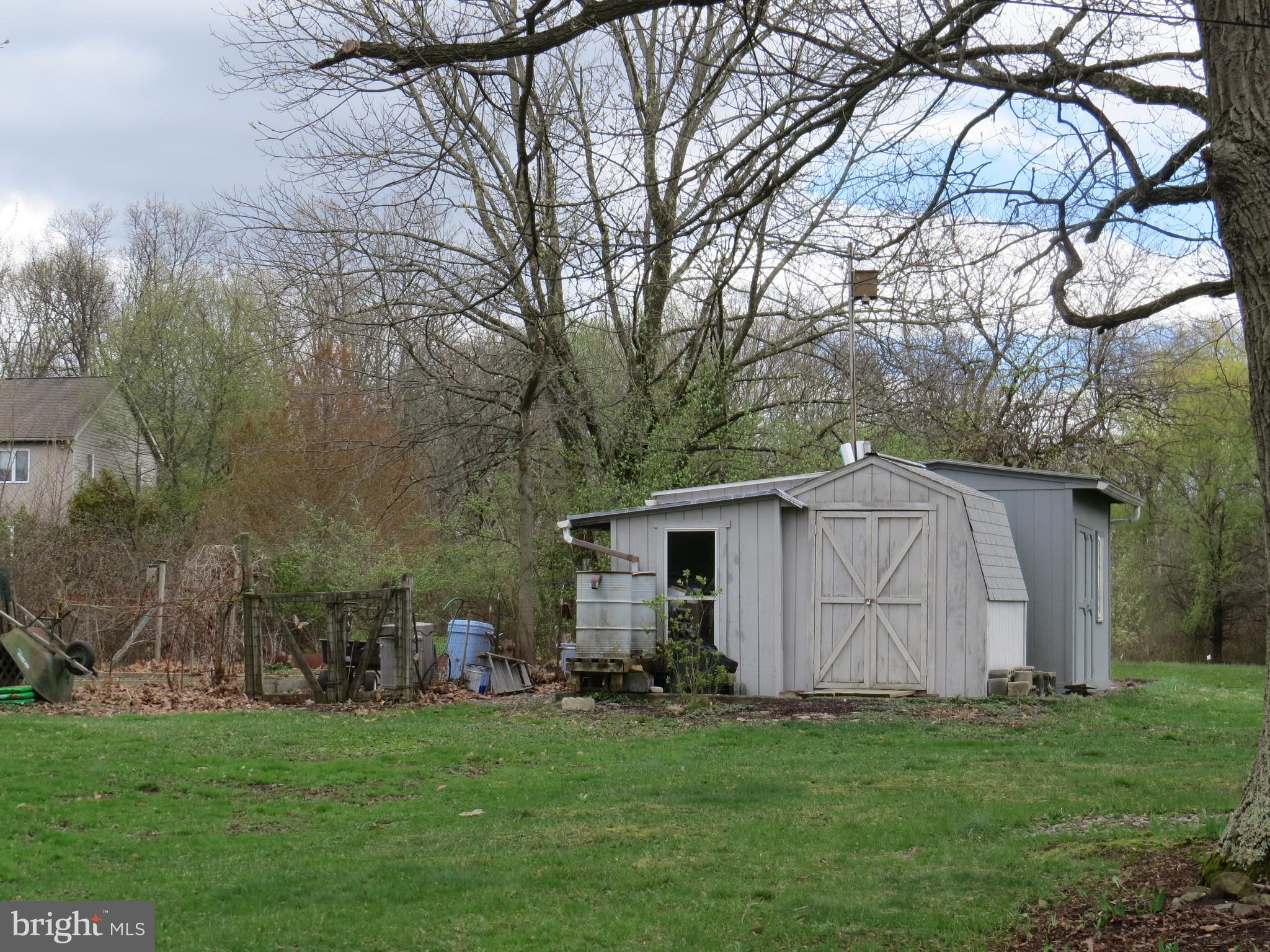 3286 Hillegass Road Pennsburg, PA 18073 - Photo 12 of 39 Gardening shed