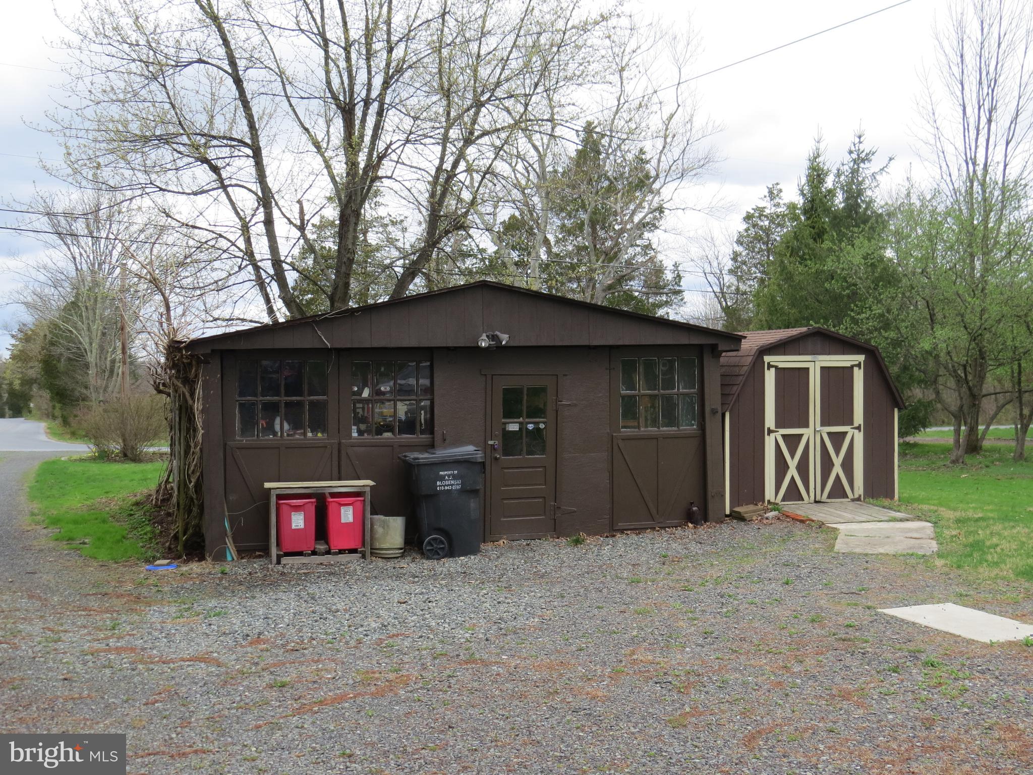 3286 Hillegass Road Pennsburg, PA 18073 - Photo 13 of 39 Garage