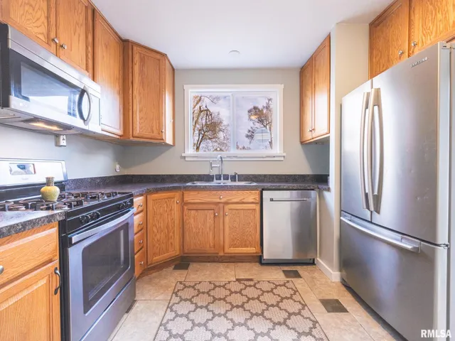 $128,900 | 1401 South 6th Street, Pekin, IL 61554