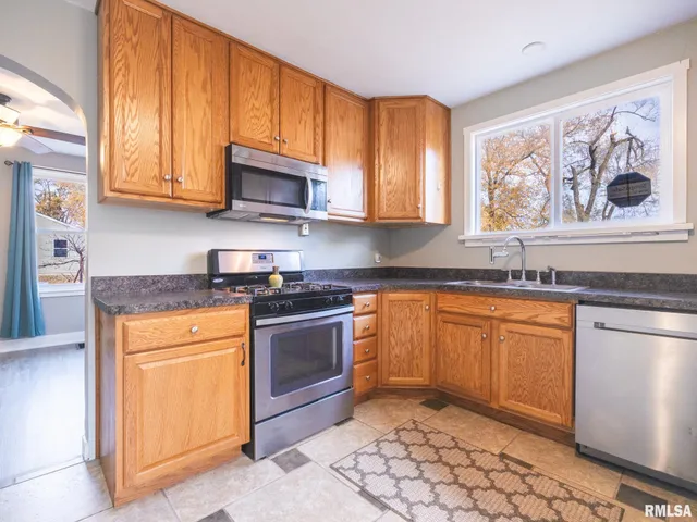 $128,900 | 1401 South 6th Street, Pekin, IL 61554