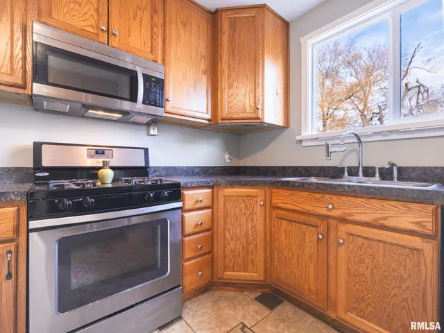 $128,900 | 1401 South 6th Street, Pekin, IL 61554