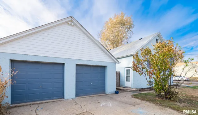 $128,900 | 1401 South 6th Street, Pekin, IL 61554