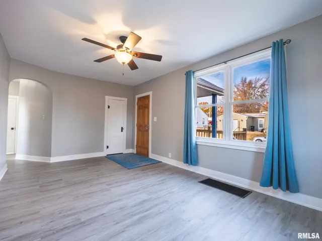 $128,900 | 1401 South 6th Street, Pekin, IL 61554