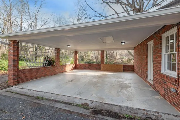 $409,900 | 624 Brentwood Court, Winston-Salem, NC 27104