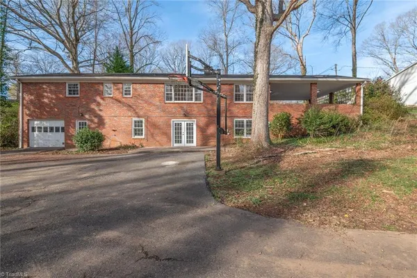 $409,900 | 624 Brentwood Court, Winston-Salem, NC 27104