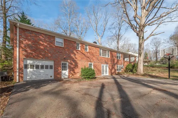 $409,900 | 624 Brentwood Court, Winston-Salem, NC 27104