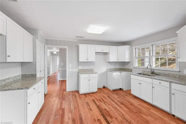 $409,900 | 624 Brentwood Court, Winston-Salem, NC 27104