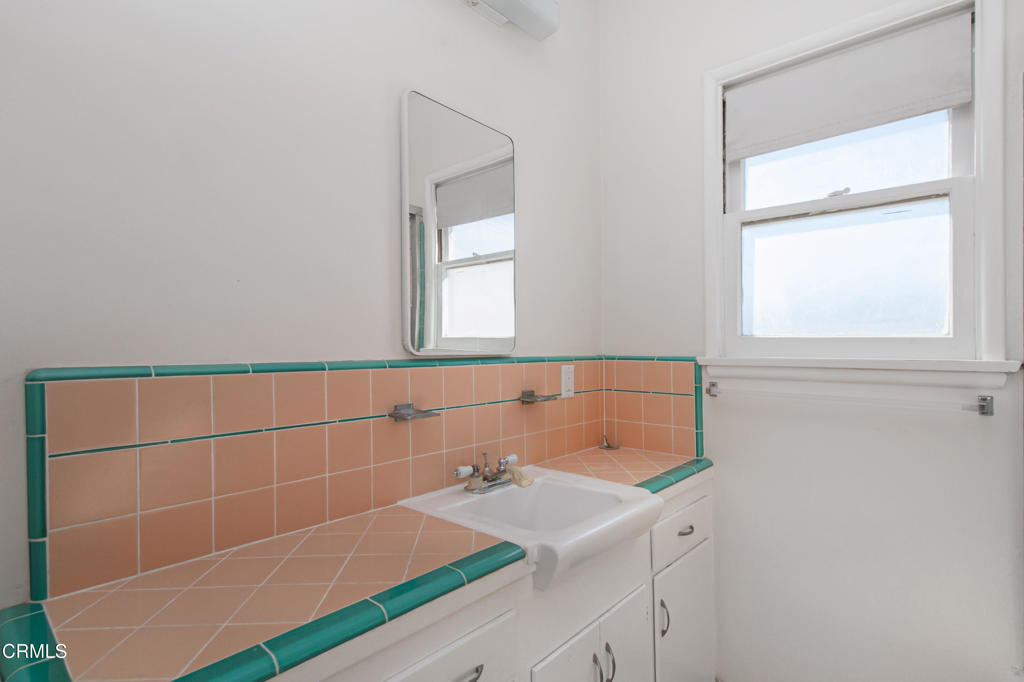 401 North Kenneth Road, Unit F Burbank, CA 91501 - Photo 11 of 18 IMG_5111