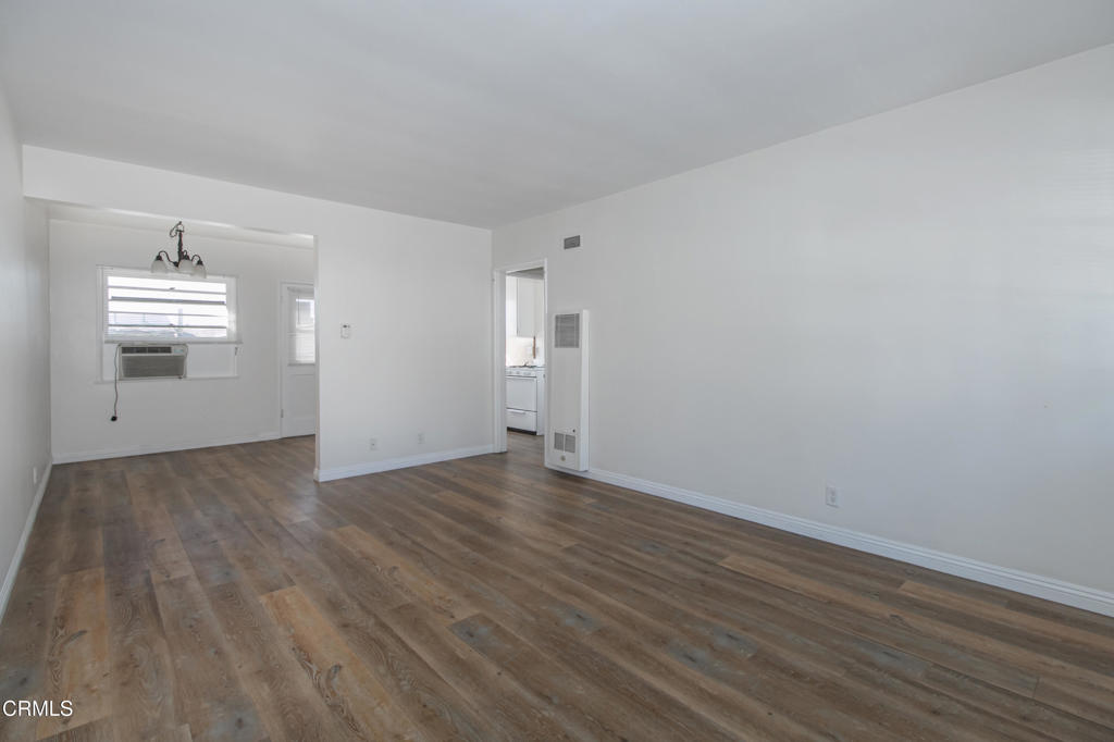 401 North Kenneth Road, Unit F Burbank, CA 91501 - Photo 3 of 18 IMG_5082