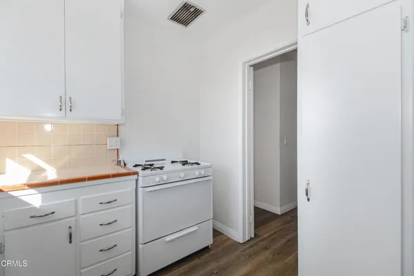 $1,950 | 401 North Kenneth Road, Unit F, Burbank, CA 91501