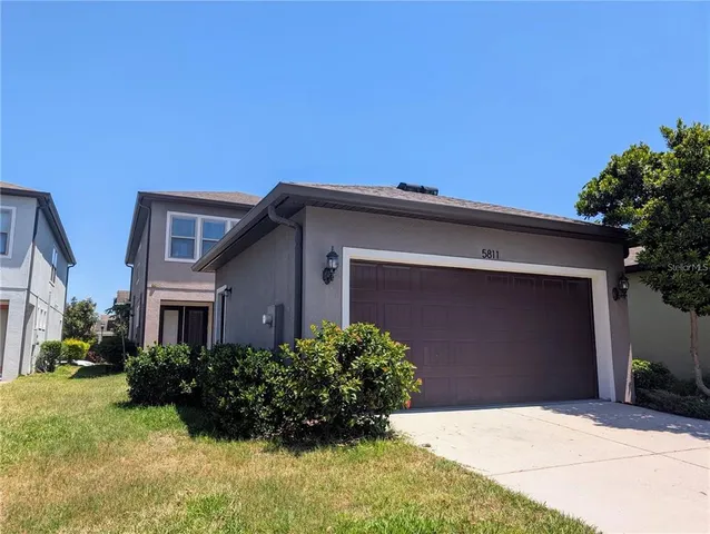 a front view of house with yard