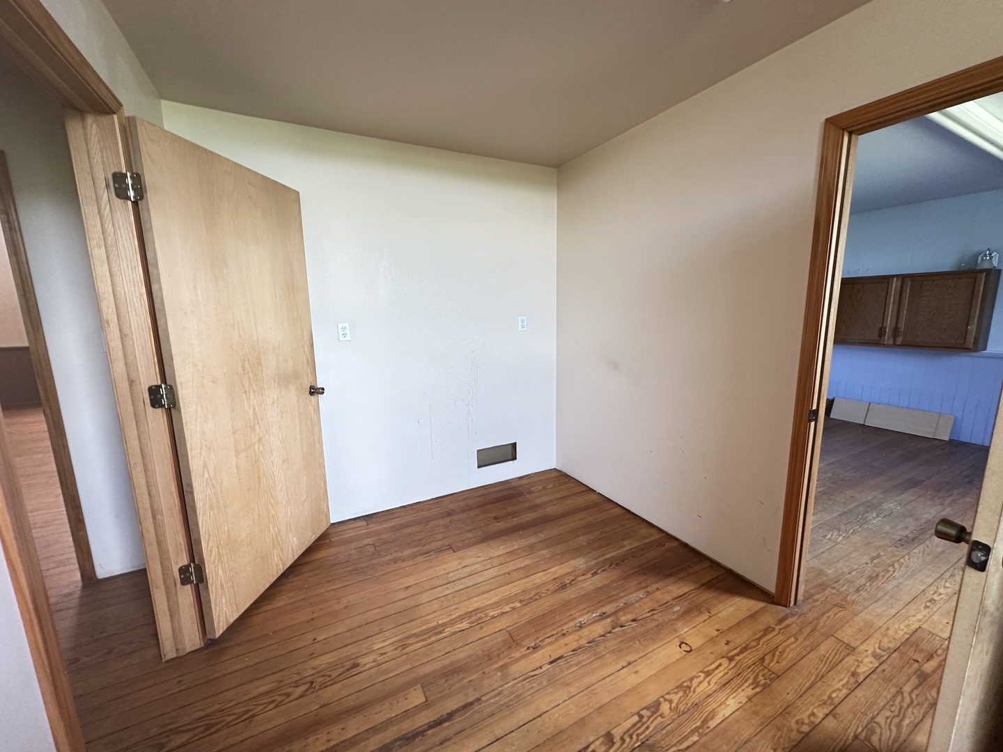 21027 Prairie Chapel Road Farmer City, IL 61842 - Photo 12 of 16 a view of a small space