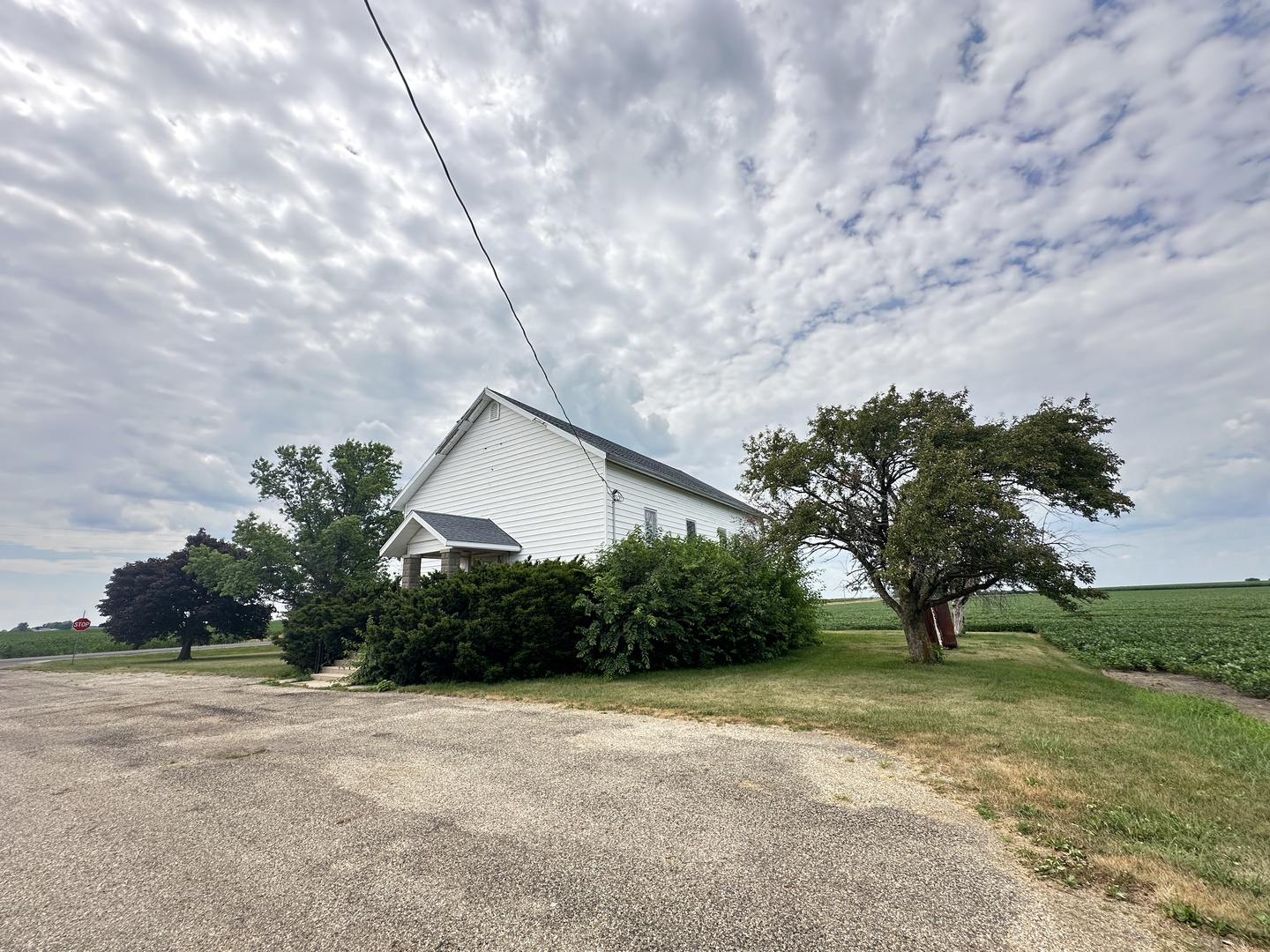 21027 Prairie Chapel Road Farmer City, IL 61842 - Photo 3 of 16 a view of a outdoor space and yard