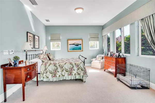 $21,950,000 | 550 Harbor Drive, Key Biscayne, FL 33149