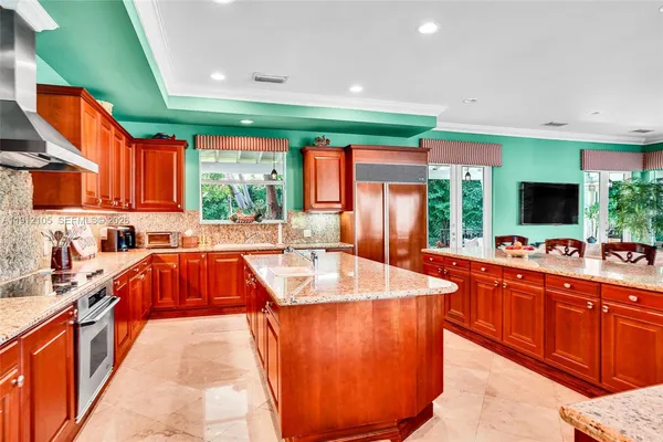 $21,950,000 | 550 Harbor Drive, Key Biscayne, FL 33149