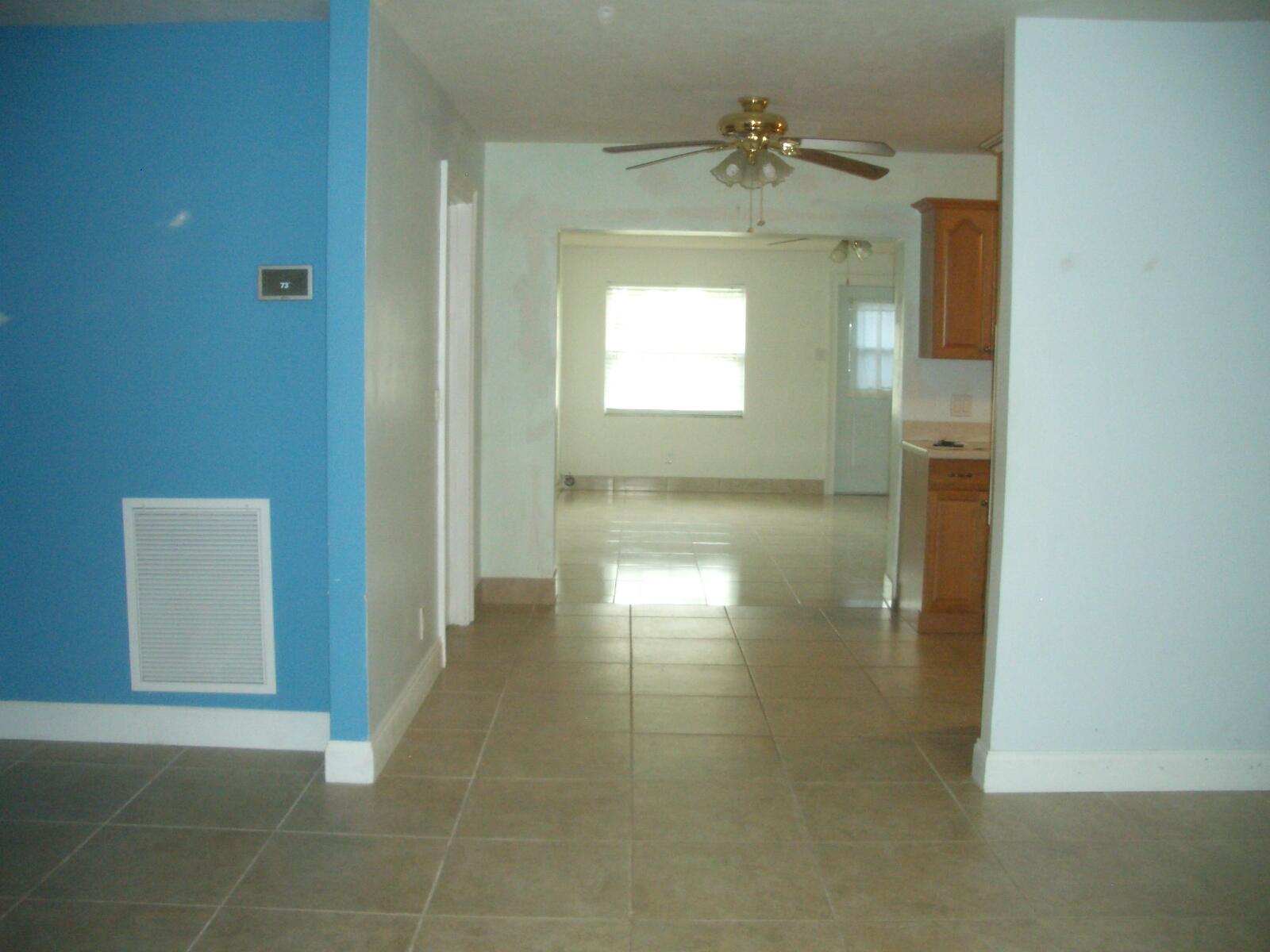 403 Daly Drive Jupiter, FL 33458 - Photo 3 of 27 a bathroom with a bathtub