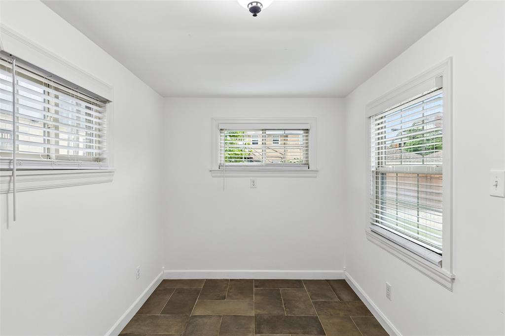 2427 Alco Avenue Dallas, TX 75211 - Photo 20 of 26 an empty room with windows