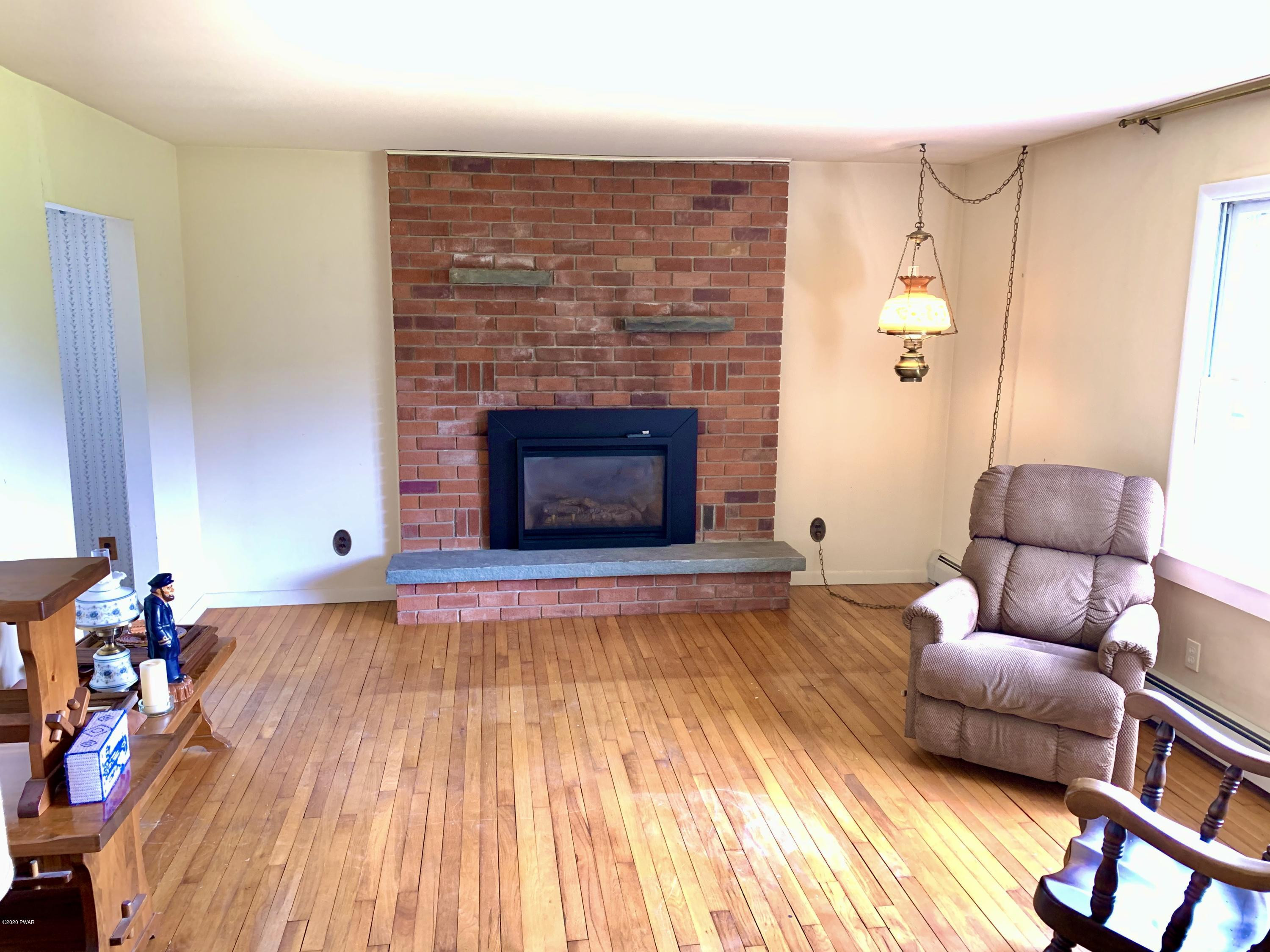94 North Smith Road Waymart, PA 18472 - Photo 13 of 33 LIVING ROOM