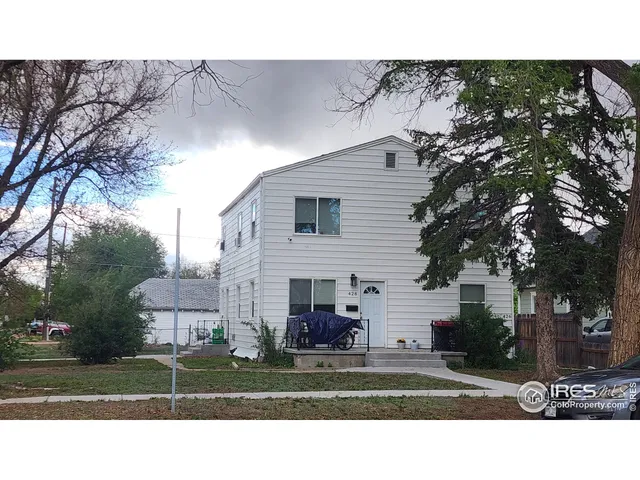 a view of a livingroom with a ceiling fan and window
