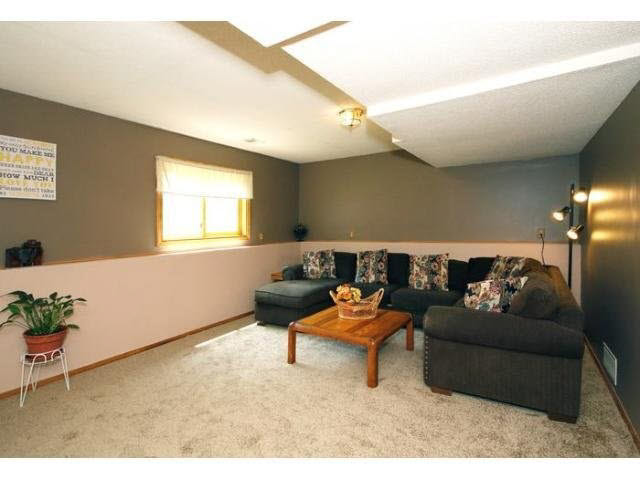 9371 McIntosh Road Woodbury, MN 55125 - Photo 14 of 18 Gallery Image 14