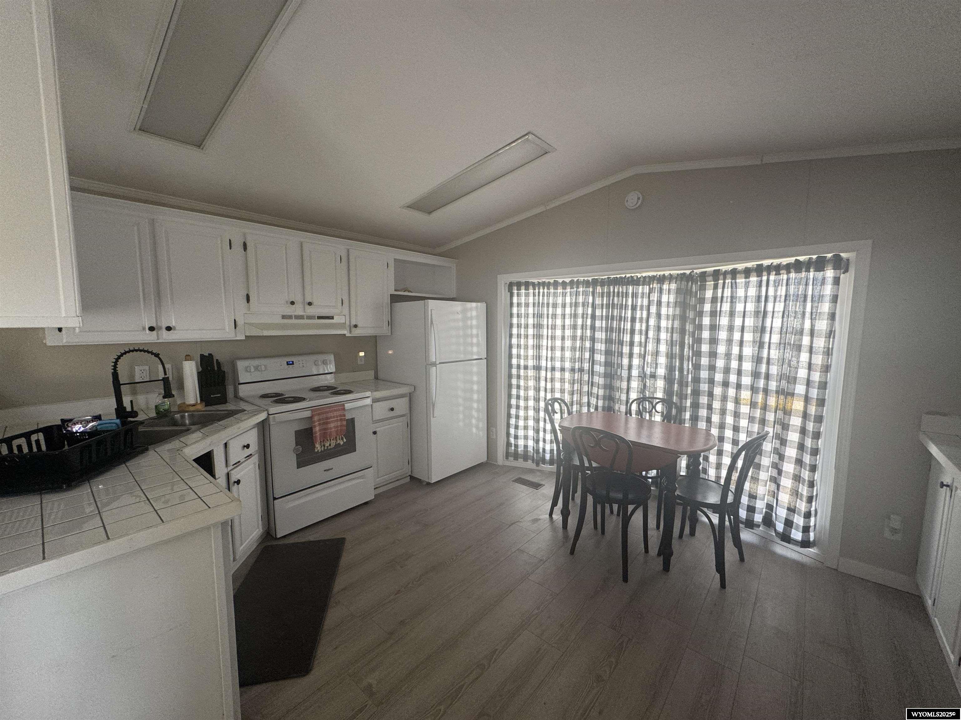 1624 East Murray Street Rawlins, WY 82301 - Photo 3 of 21