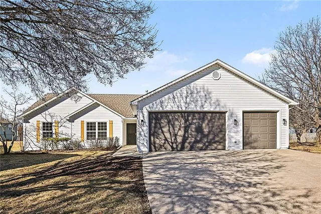 $359,000 | 31330 West Barbara Court, Gardner, KS 66030