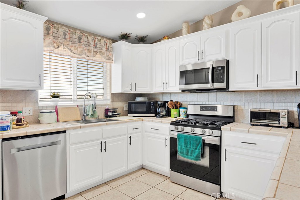 11331 Pasco Road Apple Valley, CA 92308 - Photo 21 of 64