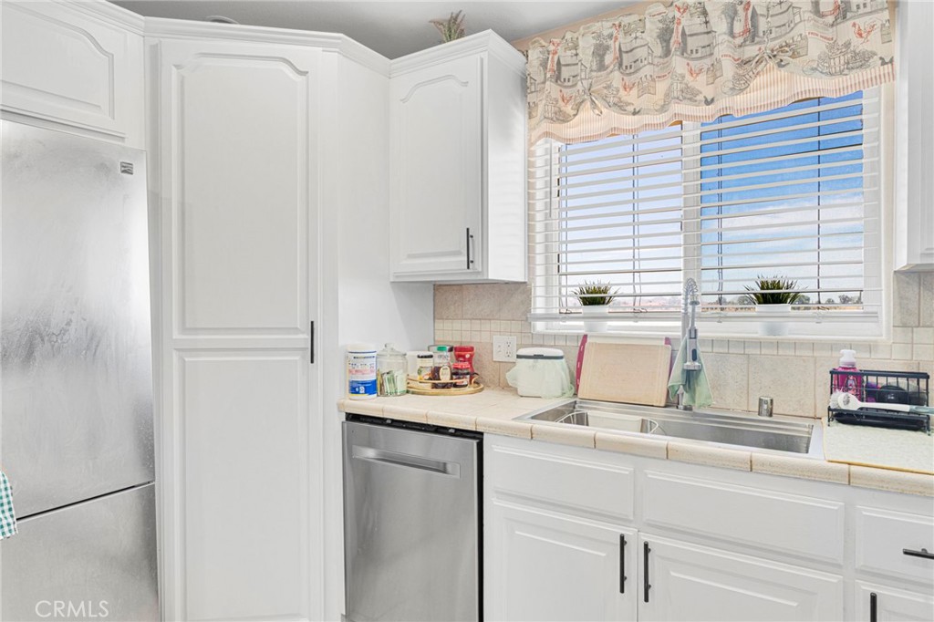 11331 Pasco Road Apple Valley, CA 92308 - Photo 22 of 64