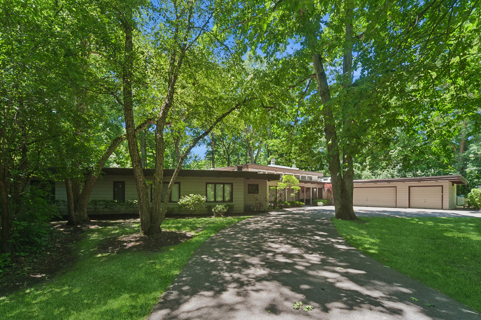 3033 Blackthorn Road Riverwoods, IL 60015 - Photo 2 of 37