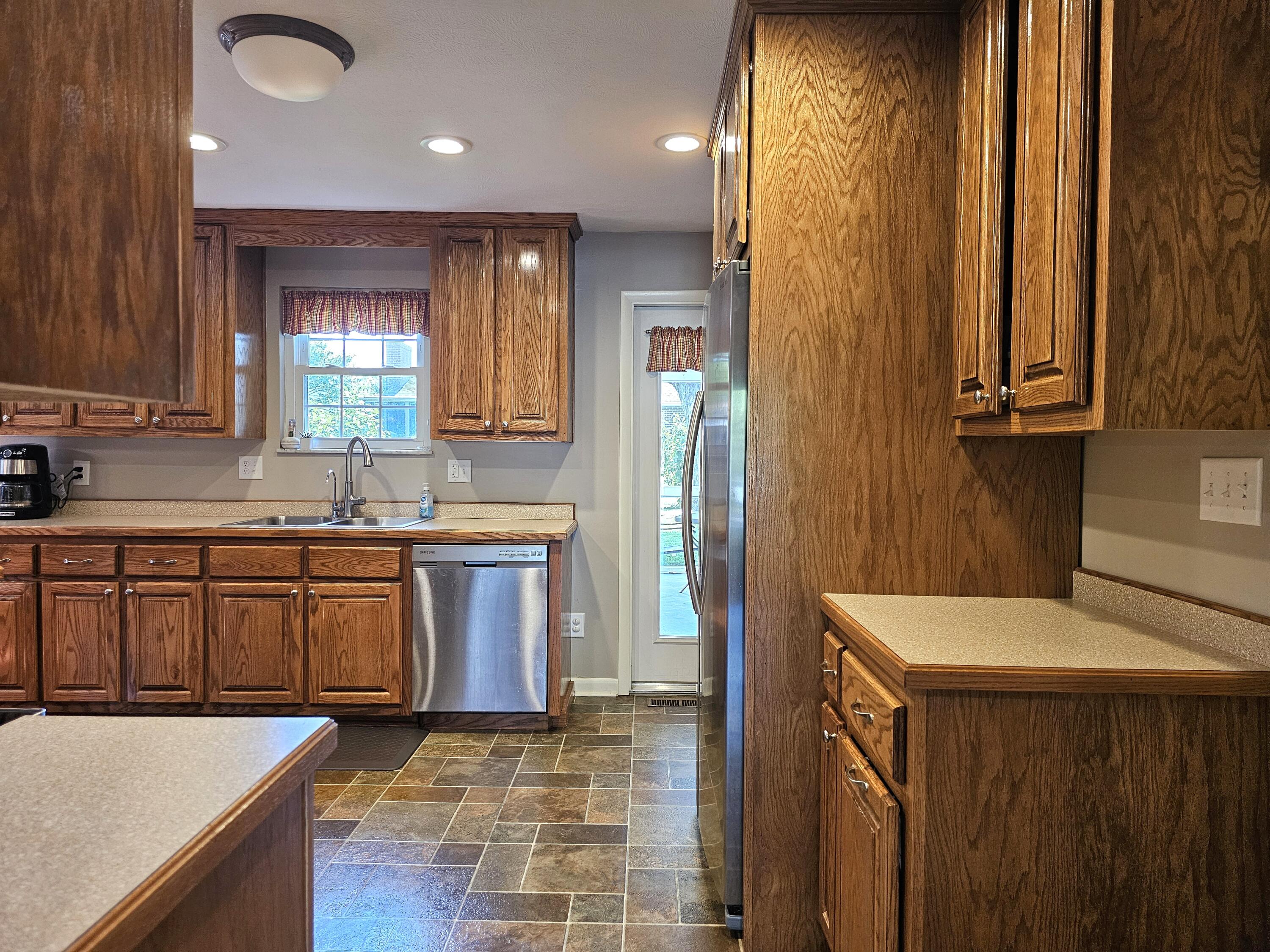 214 Tetbury Road Troy, OH 45373 - Photo 19 of 47 Gallery Image 19