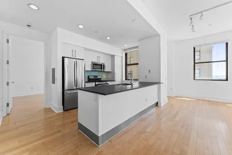 $565,000 | 4 Beacon Way, Unit 805, Jersey City, NJ 07304