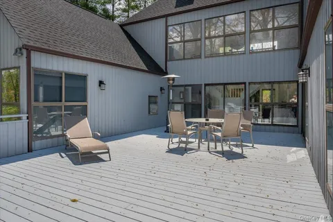 $1,795,000 | 20 Ponds Lane, Purchase, NY 10577
