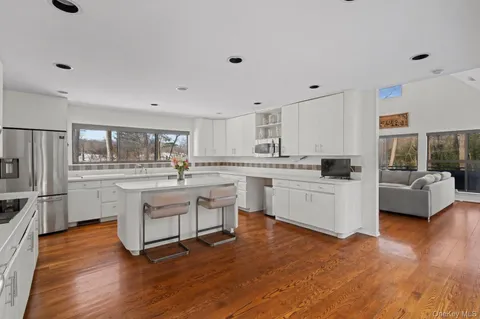 $1,795,000 | 20 Ponds Lane, Purchase, NY 10577