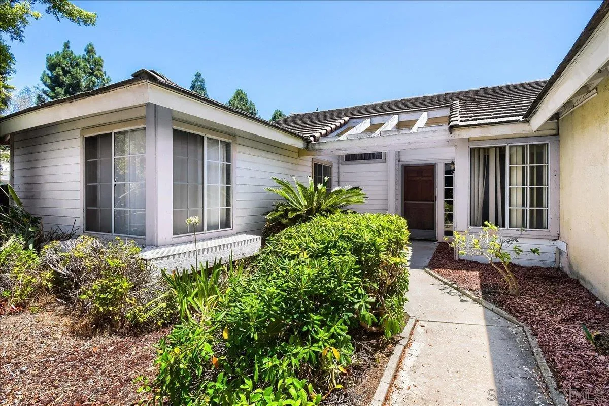 1555 Del Mar Road Oceanside, CA 92057 - Photo 4 of 32
