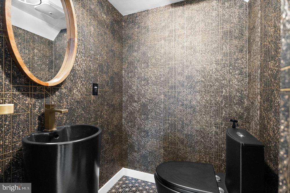 4400 Q Street Northwest Washington, DC 20007 - Photo 20 of 52 Powder Room