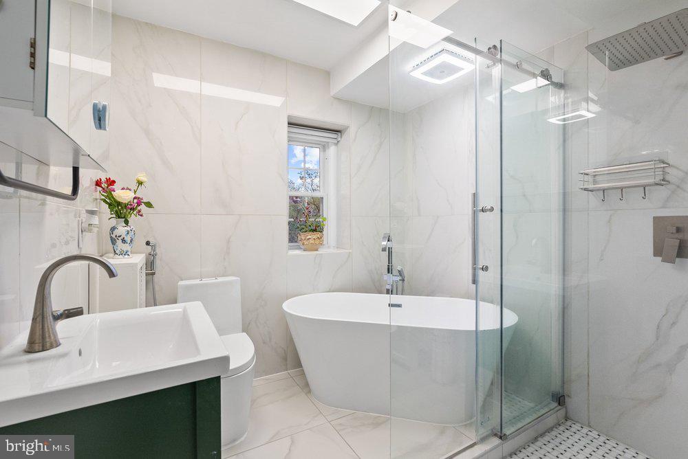 4400 Q Street Northwest Washington, DC 20007 - Photo 23 of 52 Full Bathroom